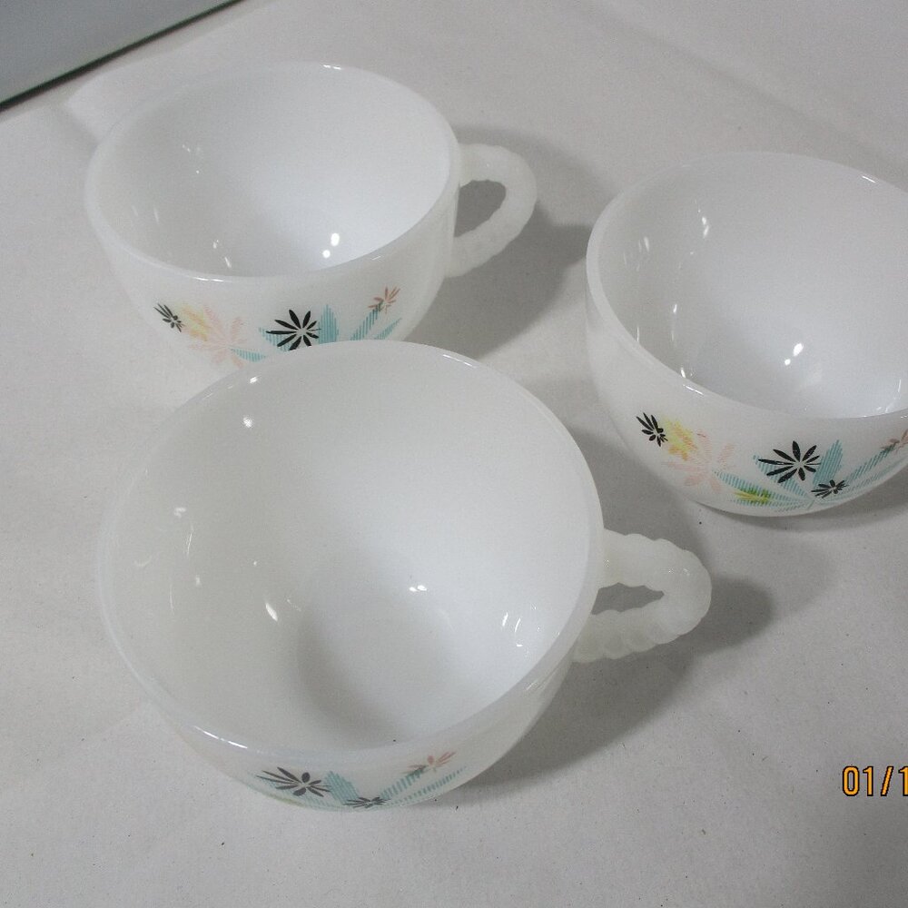 Vintage MCM  Atomic Flower Milk Glass  Coffee Patio Snack Set Tray & Cup - Picture 8 of 12